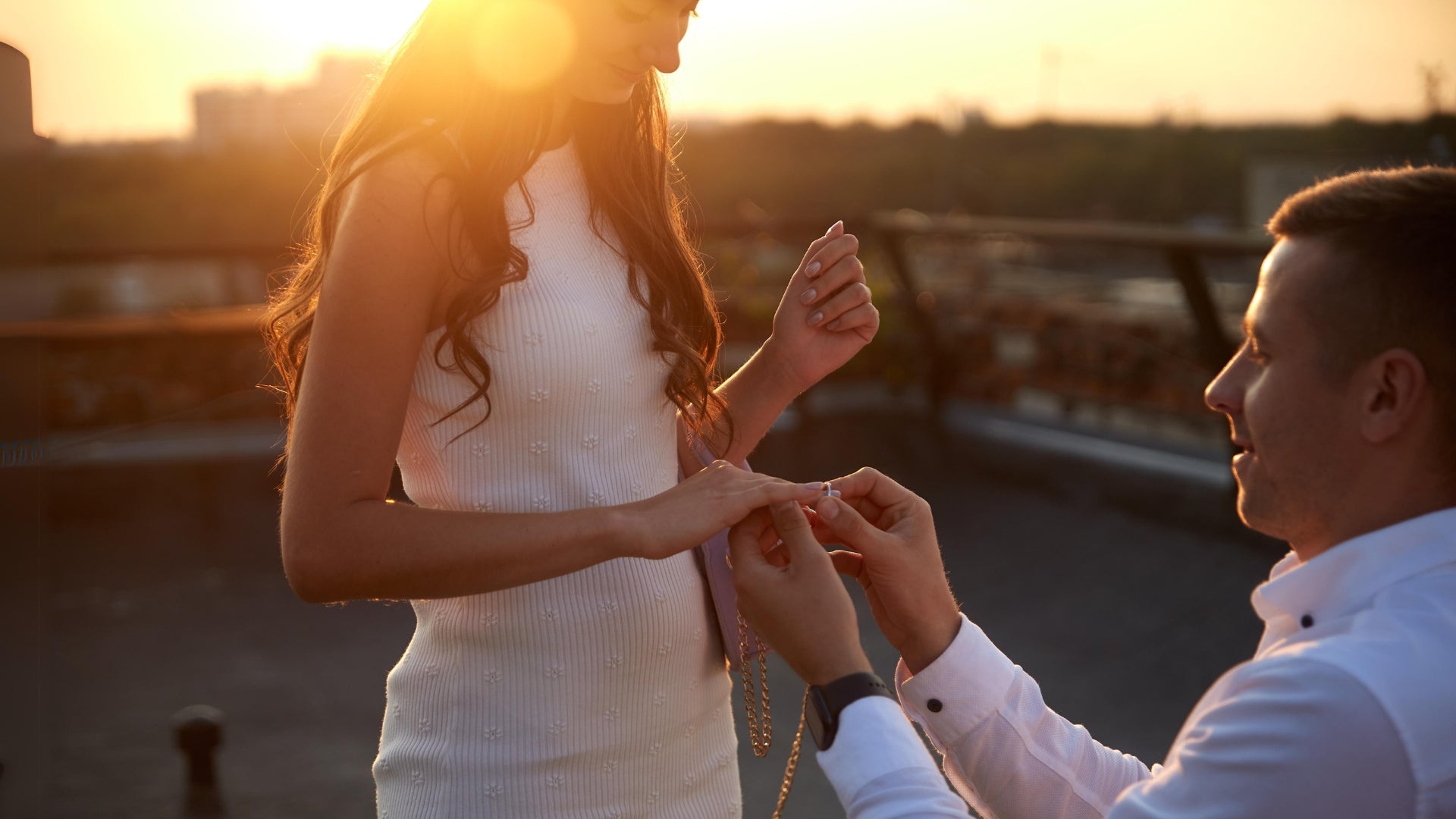 Man proposing to woman with ring